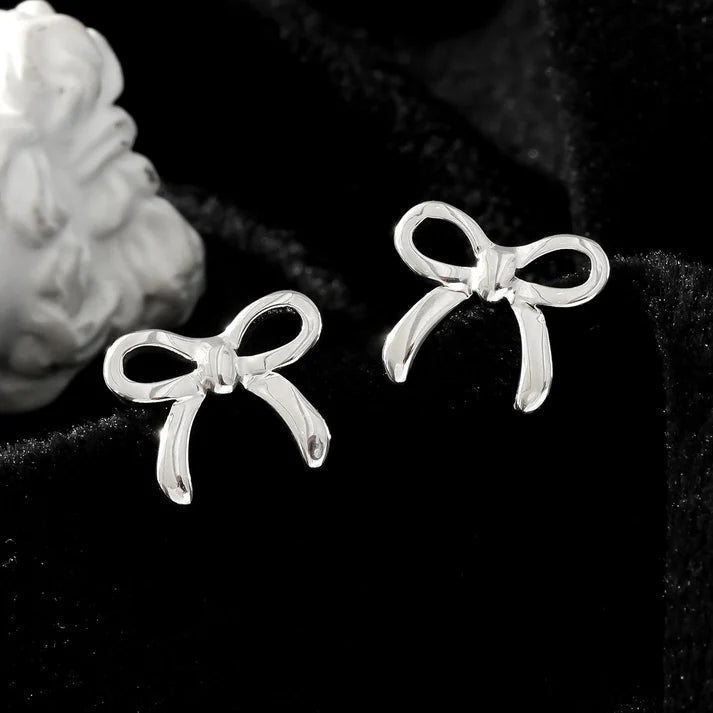 Bow White Gold Earrings