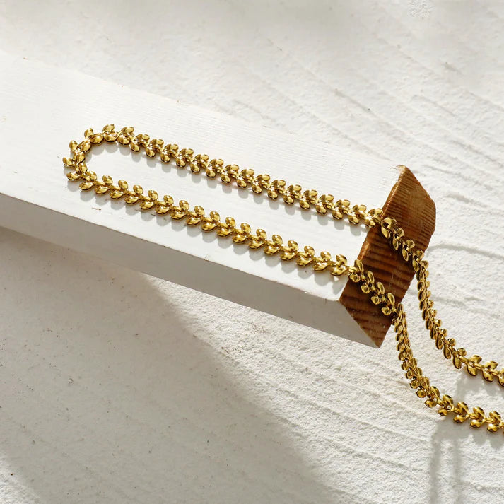 Fania Leaf Pattern Necklace