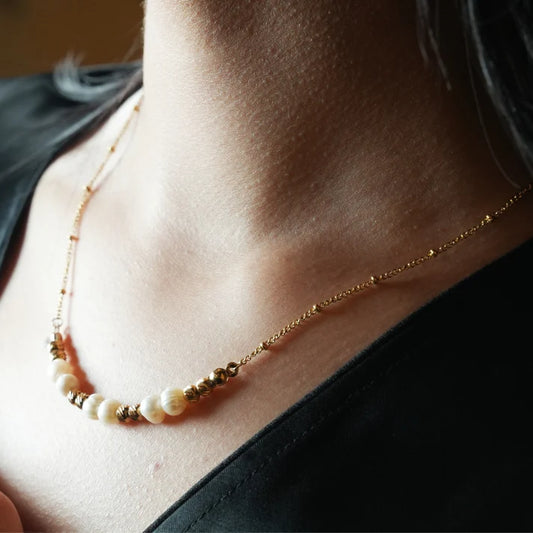 Vilja Gold Pearl Necklace